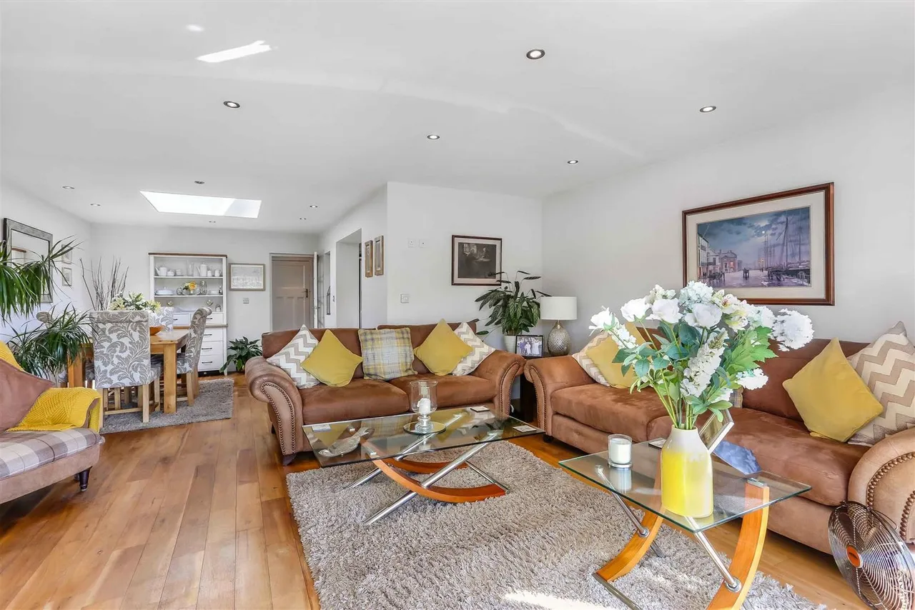 Fairlawn Grove, Banstead, SM7 3BN, photo 12