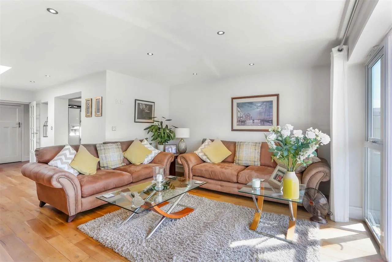 Fairlawn Grove, Banstead, SM7 3BN, photo 11
