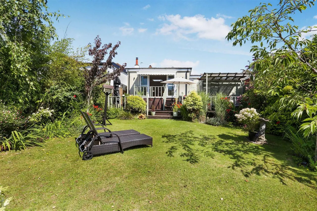 Fairlawn Grove, Banstead, SM7 3BN, photo 7