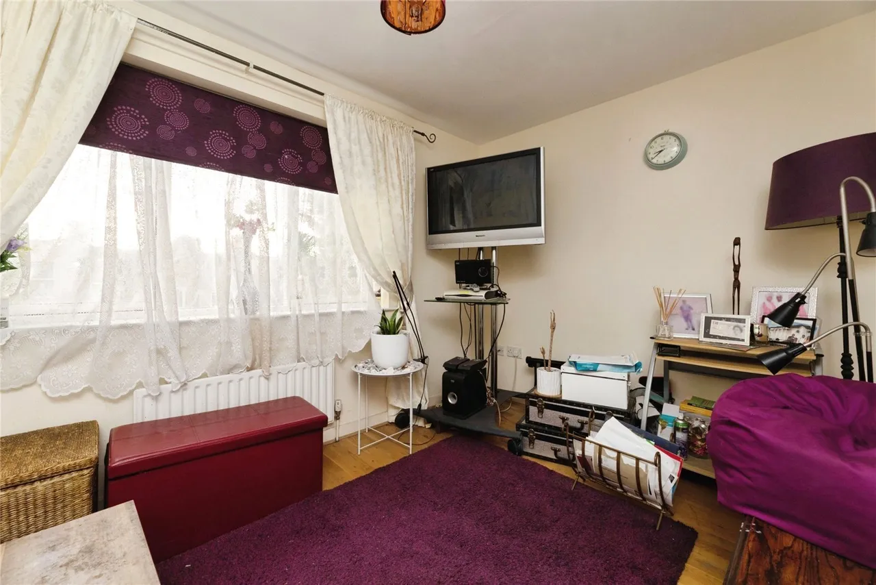 Birch Grove, London, E11, photo 13