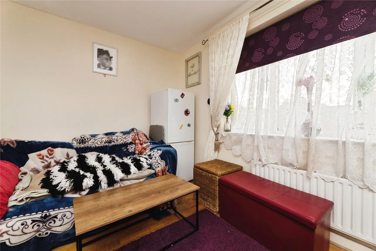Birch Grove, London, E11, photo 14