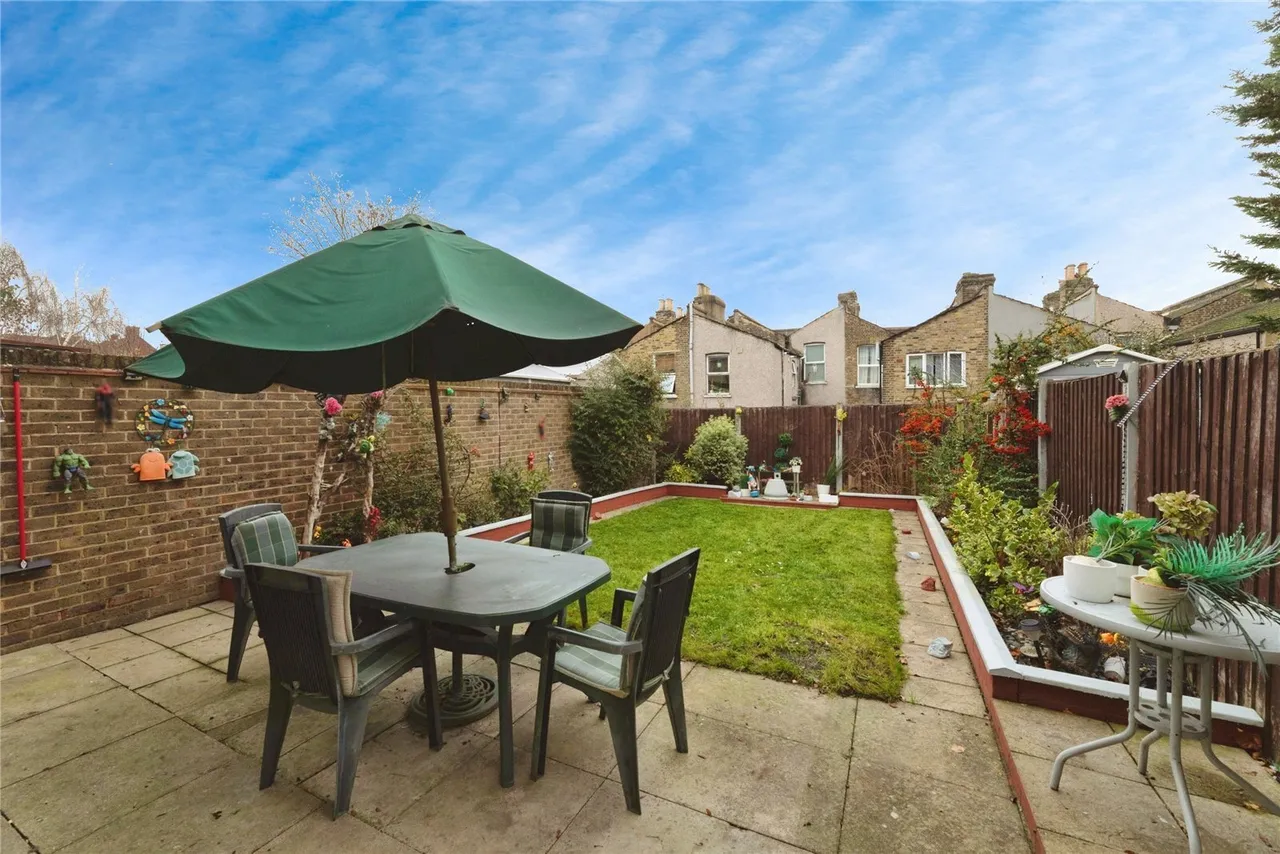 Birch Grove, London, E11, photo 16