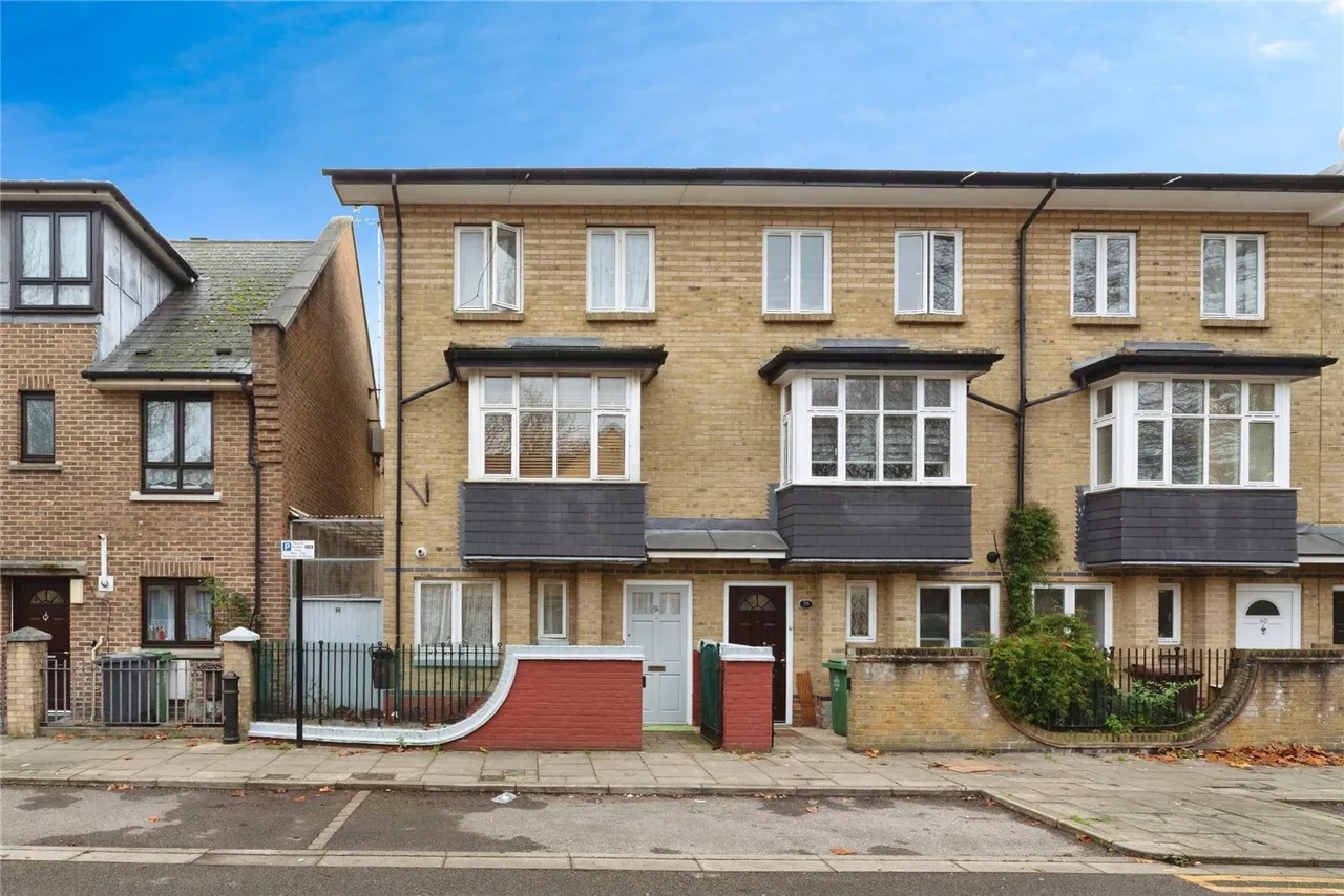 4 bed house for sale — Birch Grove, London, E11