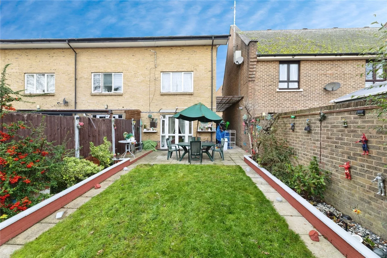Birch Grove, London, E11, photo 17