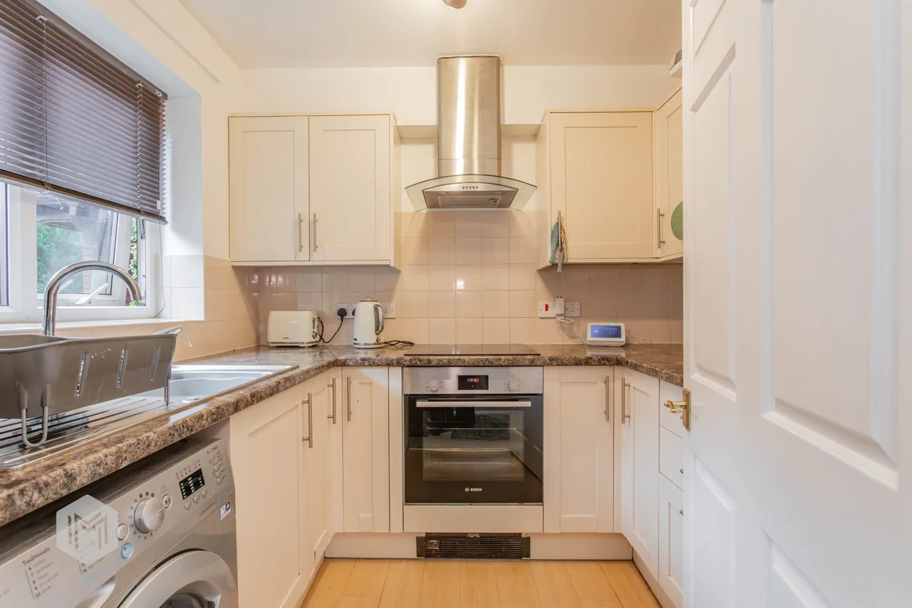 Greenmount Court, Bolton, BL1 5HD, photo 4