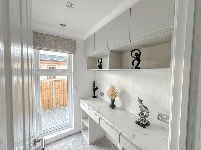 Weybridge Park Estate Weybridge Road, Addlestone KT15 2RF, photo 5