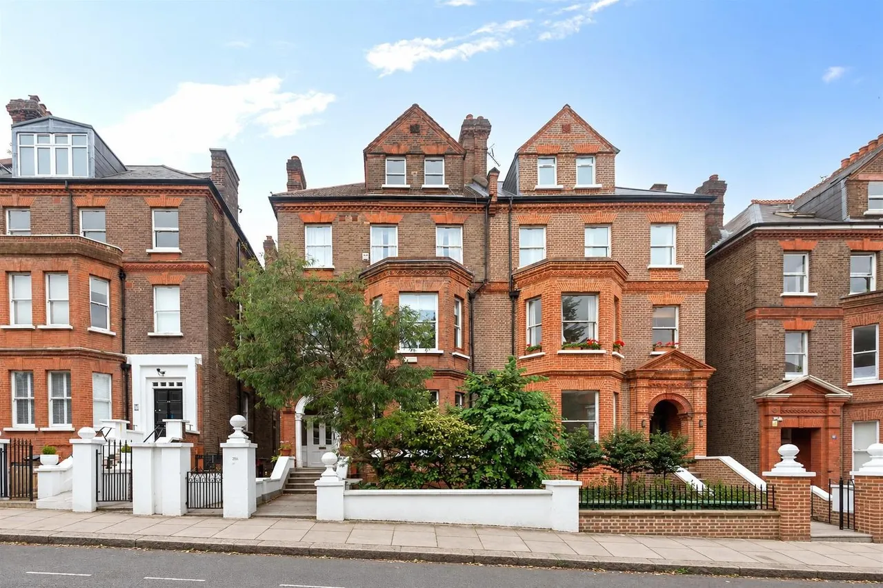 2 bed house for sale, Frognal, London, NW3
