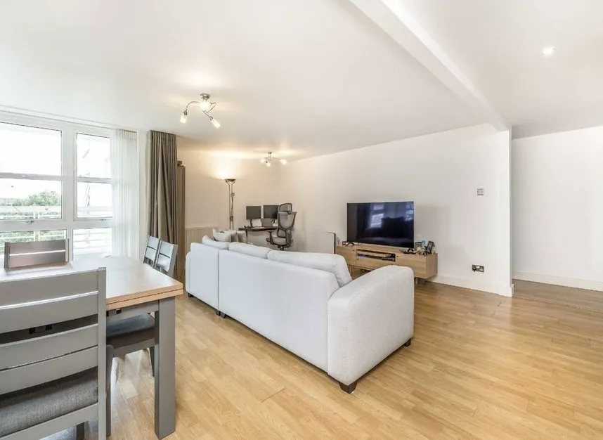 Barrier Point Road, Royal Wharf, E16, photo 5