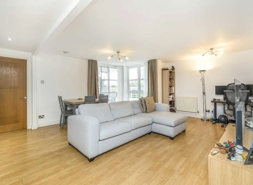 Barrier Point Road, Royal Wharf, E16, photo 2