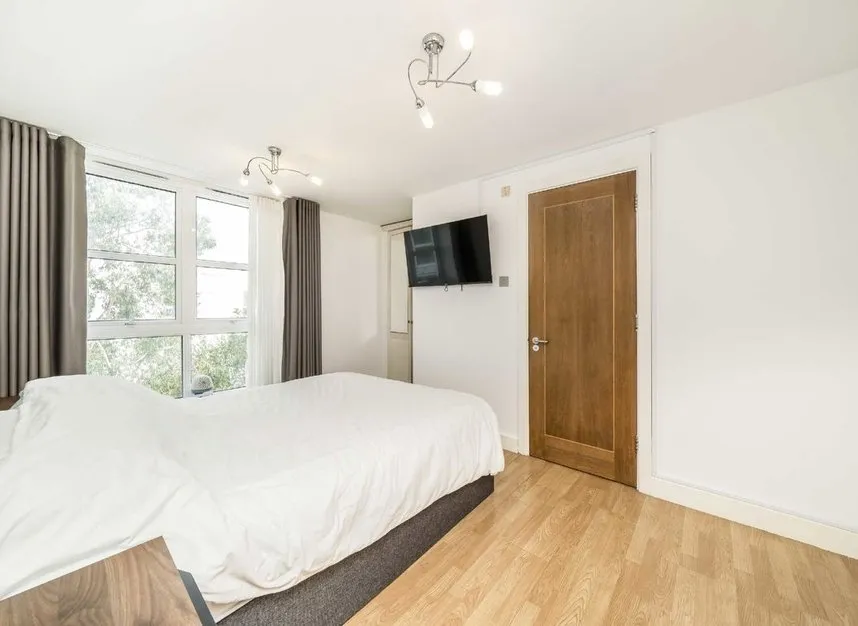 Barrier Point Road, Royal Wharf, E16, photo 4