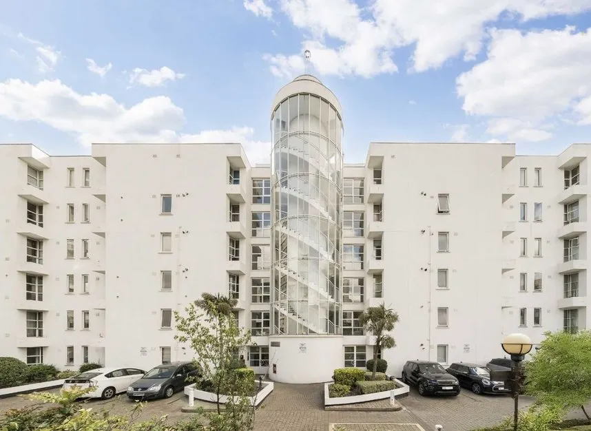 Barrier Point Road, Royal Wharf, E16, photo 7