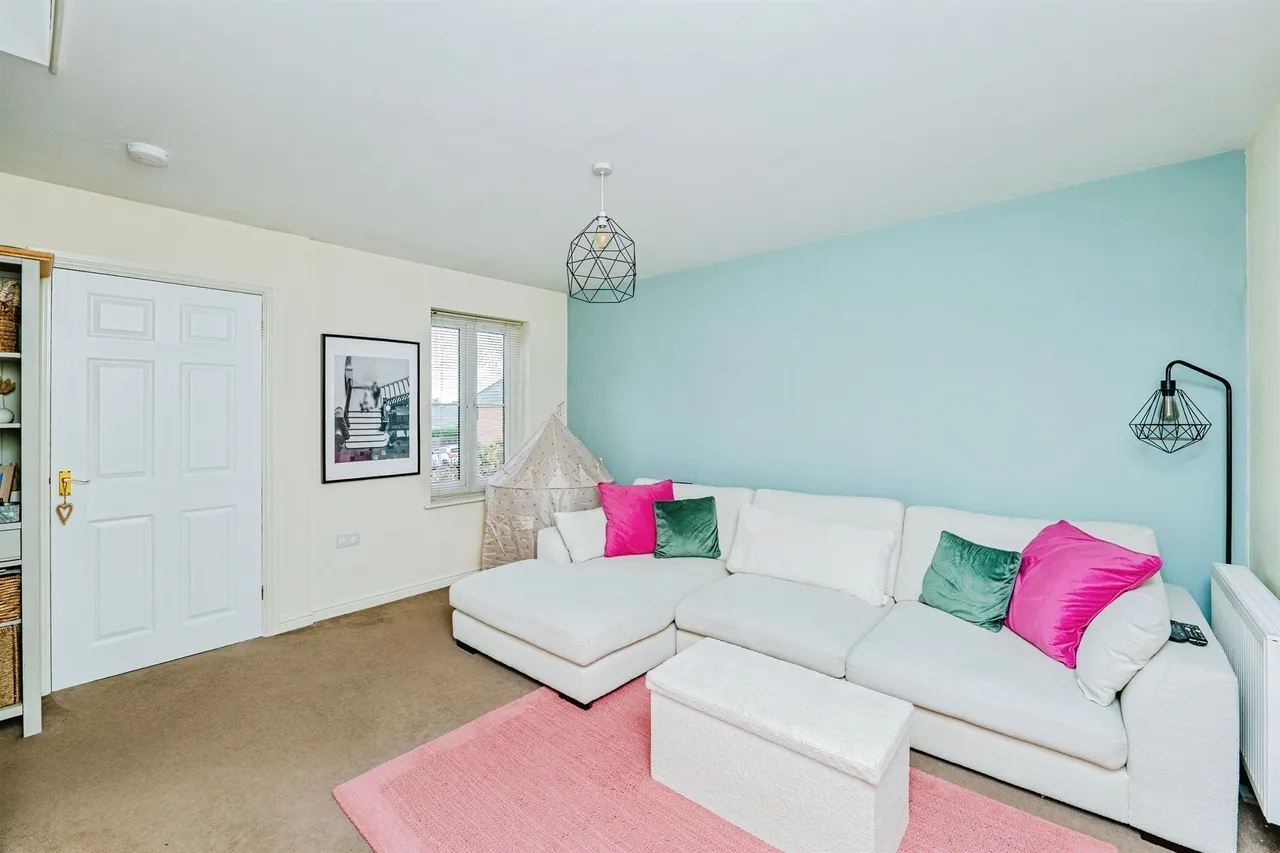 Ffordd Y Dolau, Llanharan, CF72, photo 5