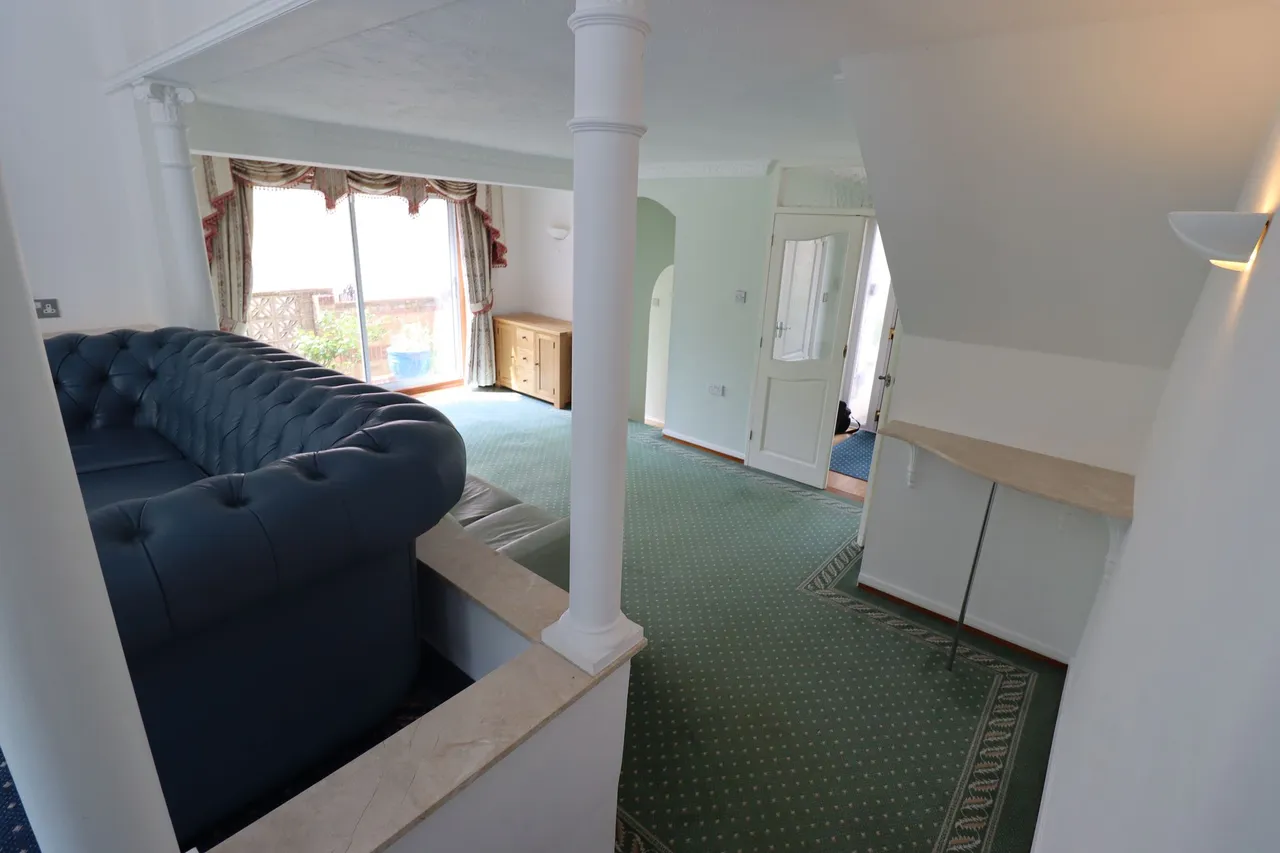 Elm Drive, Rayleigh, Essex, SS6 8AB, photo 6