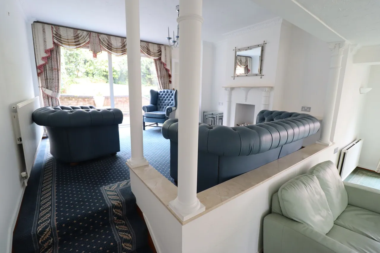 4 bed house for sale — Elm Drive, Rayleigh, Essex, SS6 8AB