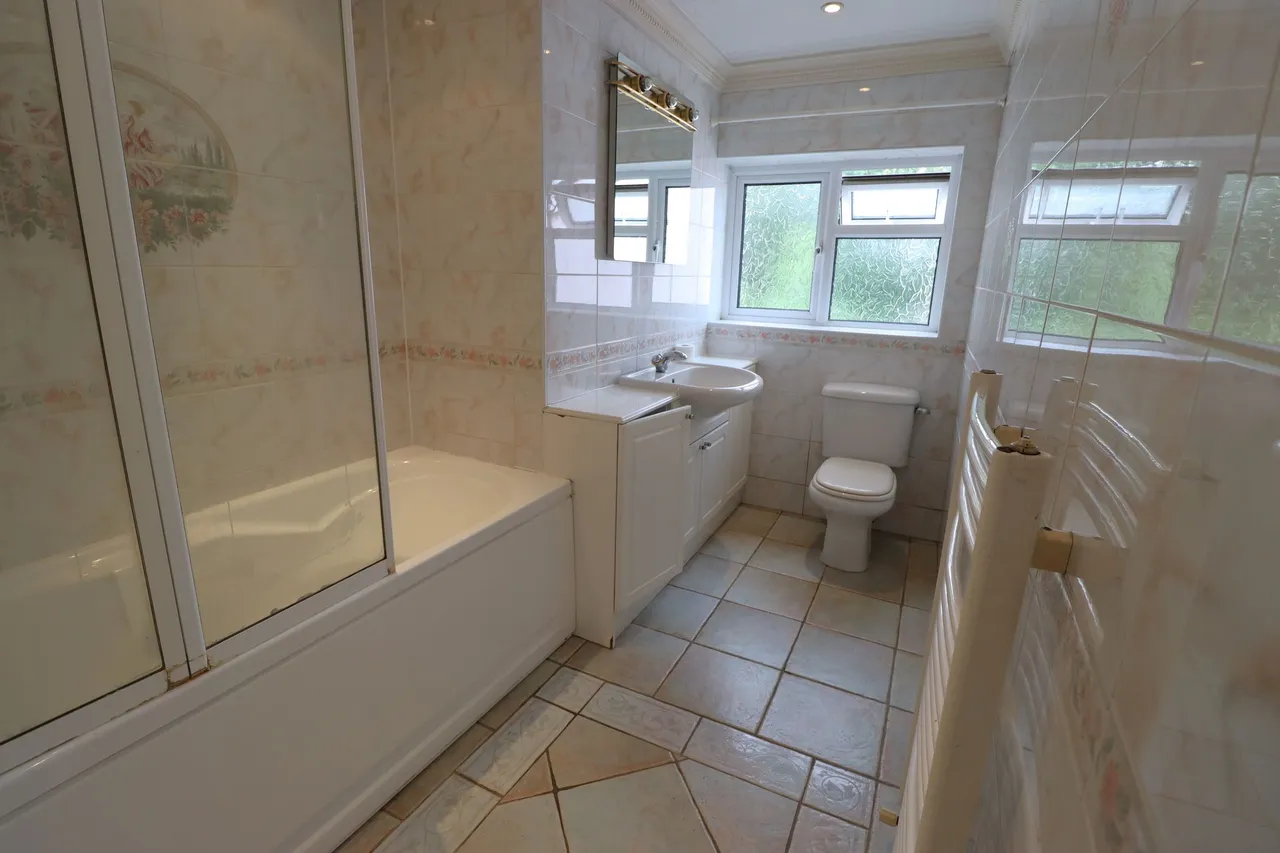 Elm Drive, Rayleigh, Essex, SS6 8AB, photo 7