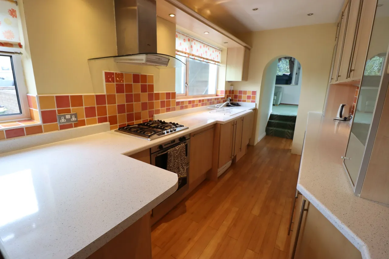 Elm Drive, Rayleigh, Essex, SS6 8AB, photo 5