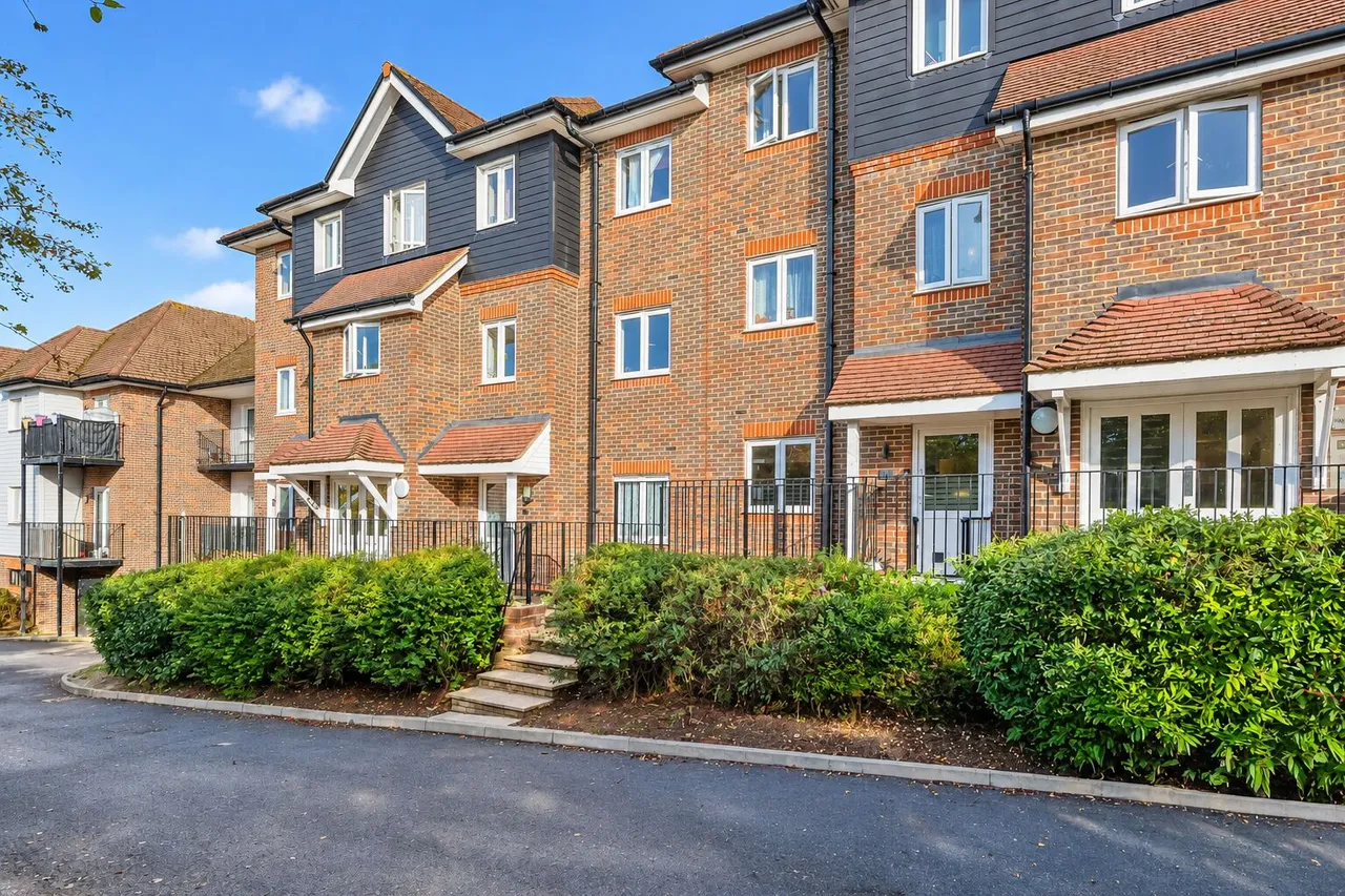 2 bed flat for sale, Freer Crescent, High Wycombe, HP13