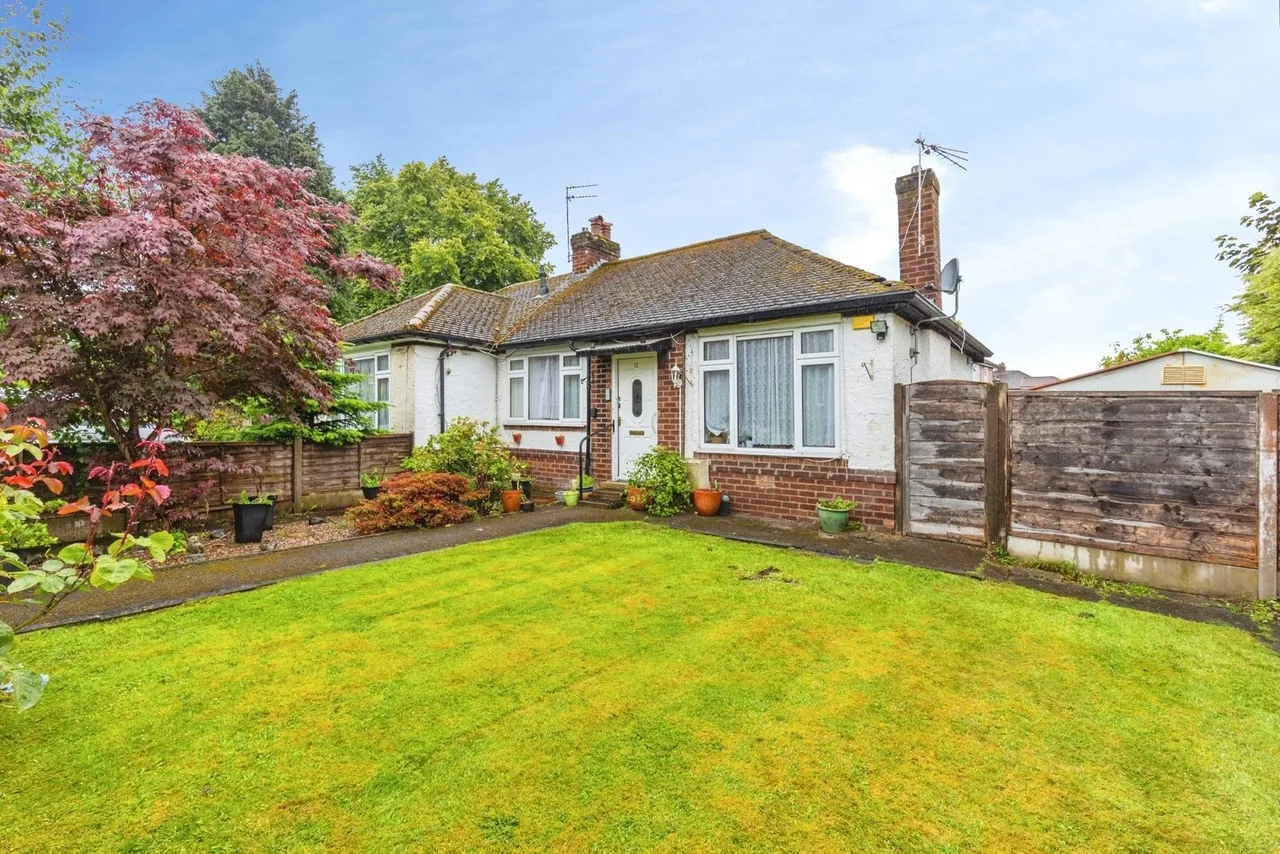 1 bed house for sale, Lawrence Road, Urmston, M41