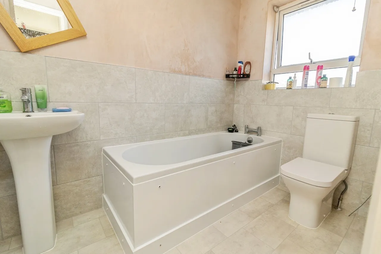 Wardle Place, Oldbrook, Milton Keynes, Buckinghamshire, MK6, photo 7