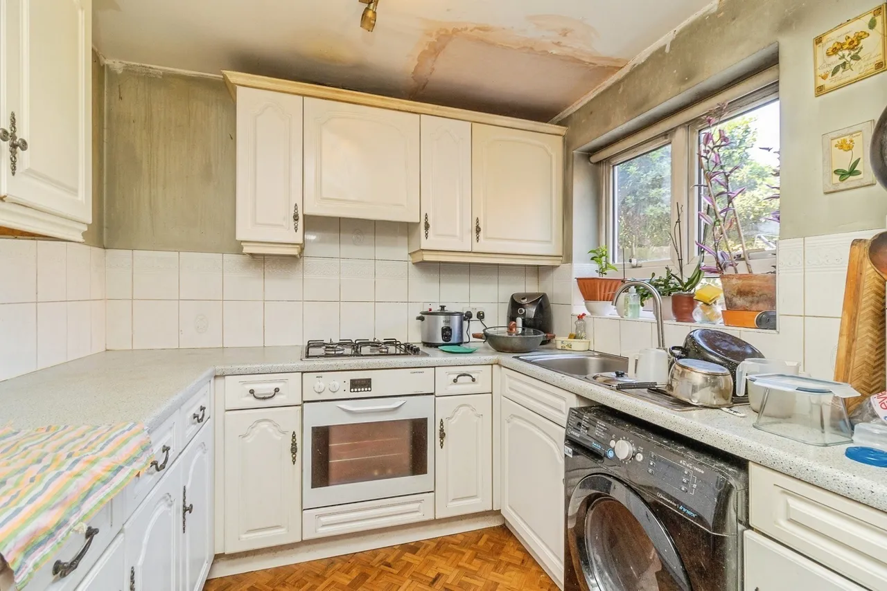 Wardle Place, Oldbrook, Milton Keynes, Buckinghamshire, MK6, photo 3