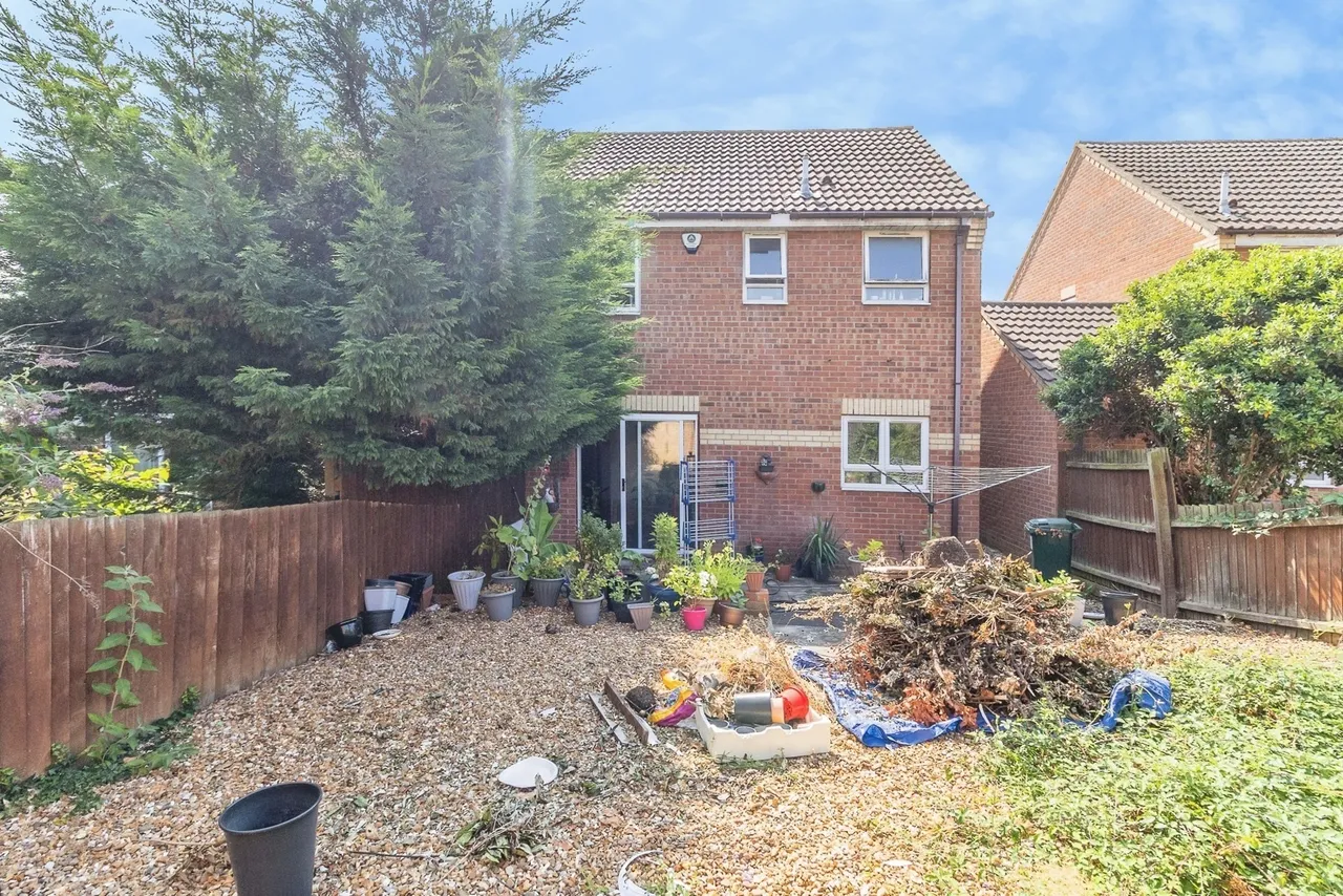 Wardle Place, Oldbrook, Milton Keynes, Buckinghamshire, MK6, photo 2