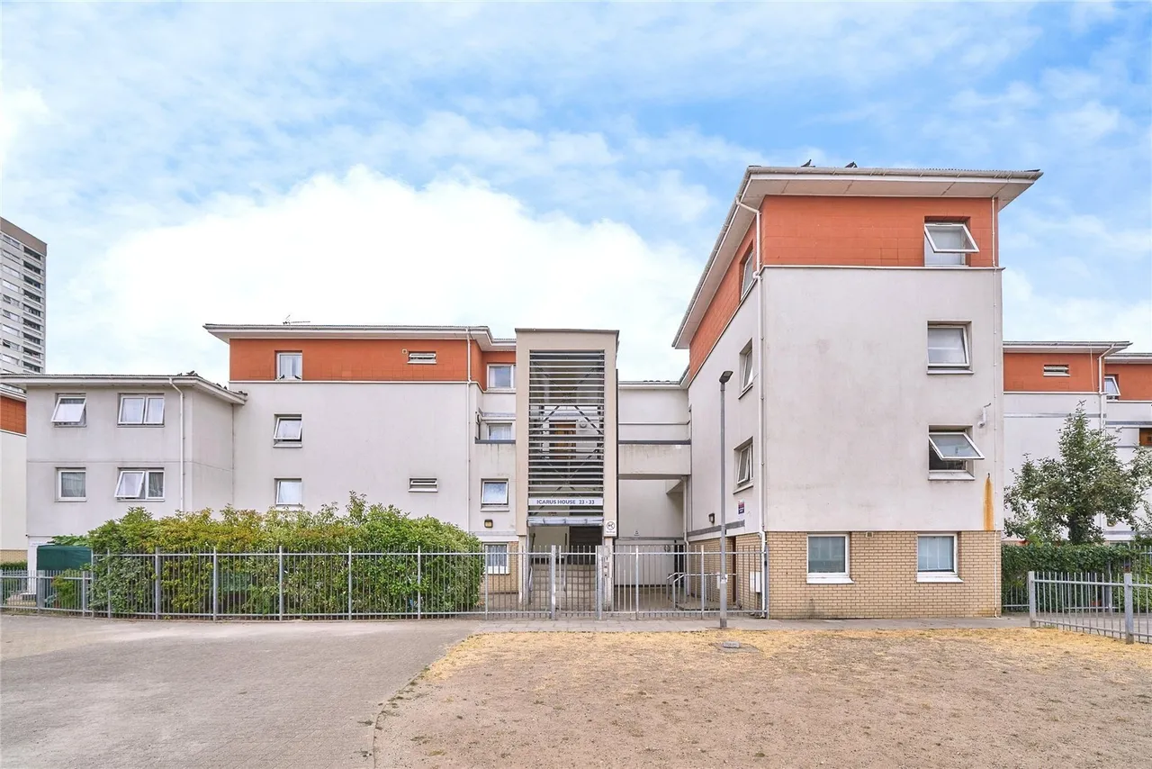 2 bed flat for sale — British Street, London, E3