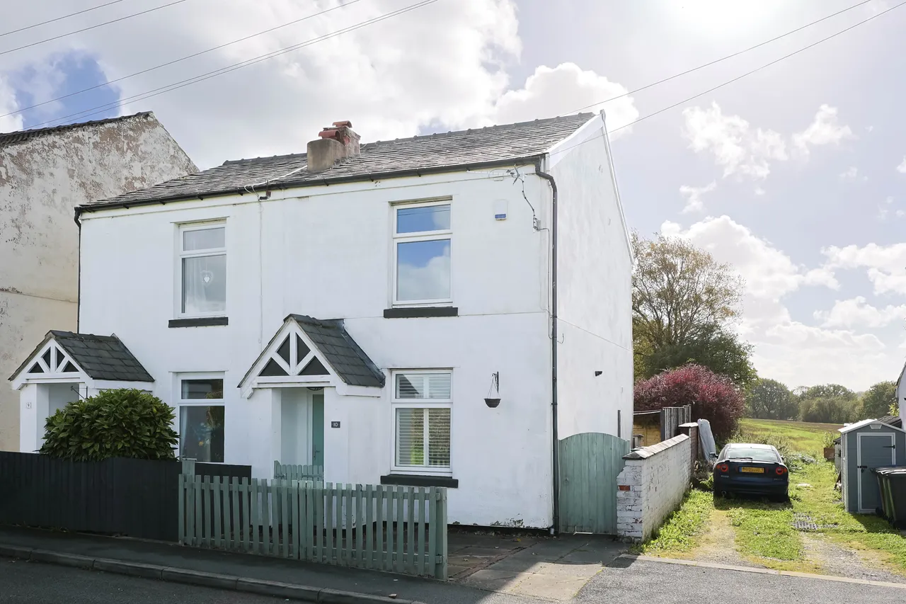 Platt Lane, Standish, photo 26