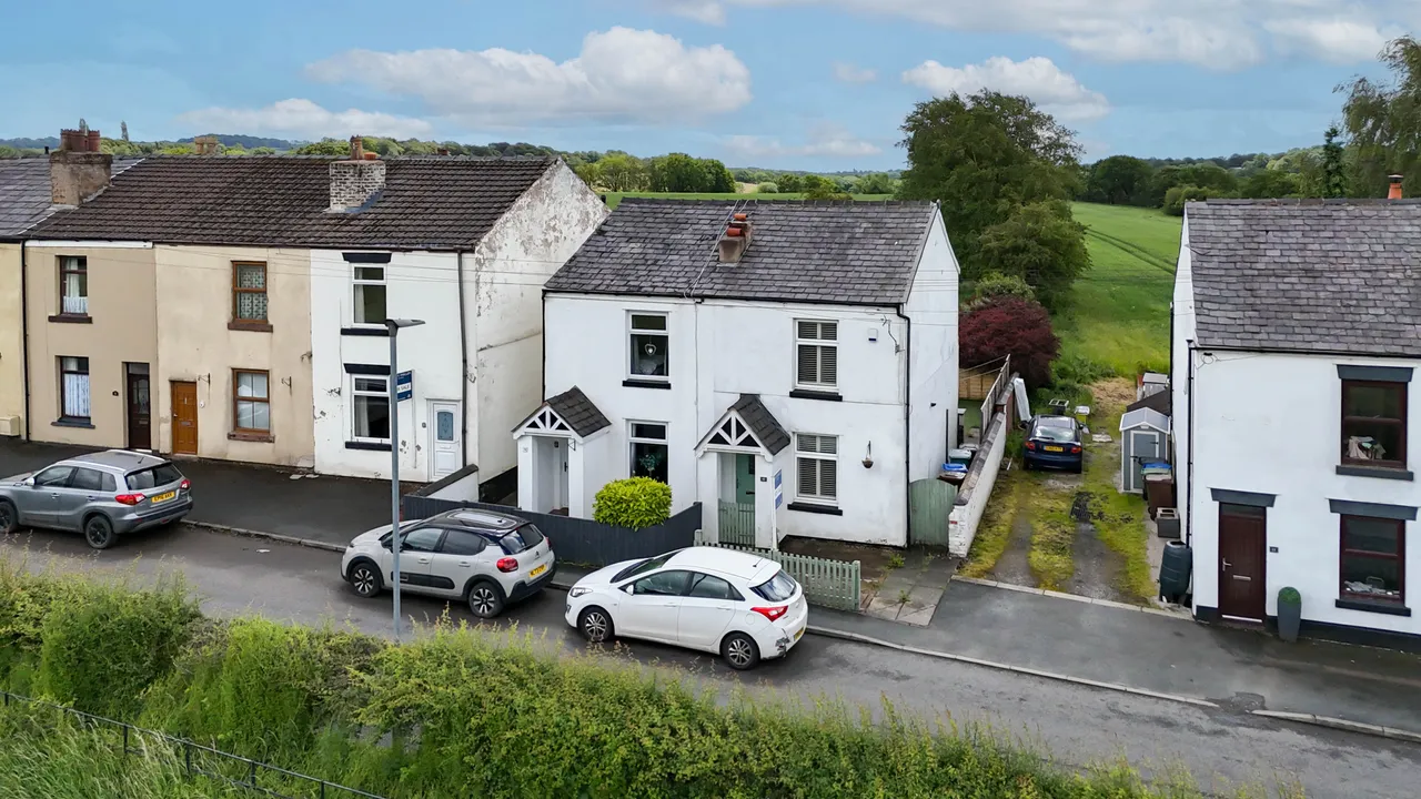 Platt Lane, Standish, photo 2