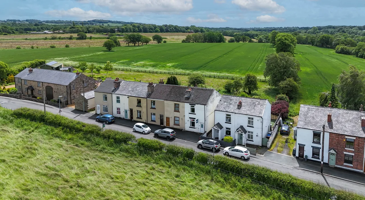 2 bed house for sale, Platt Lane, Standish