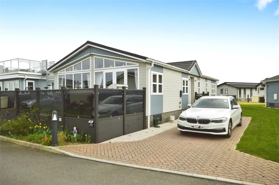 2 bed property for sale — Peninsula Crescent, Hoo, Kent, ME3