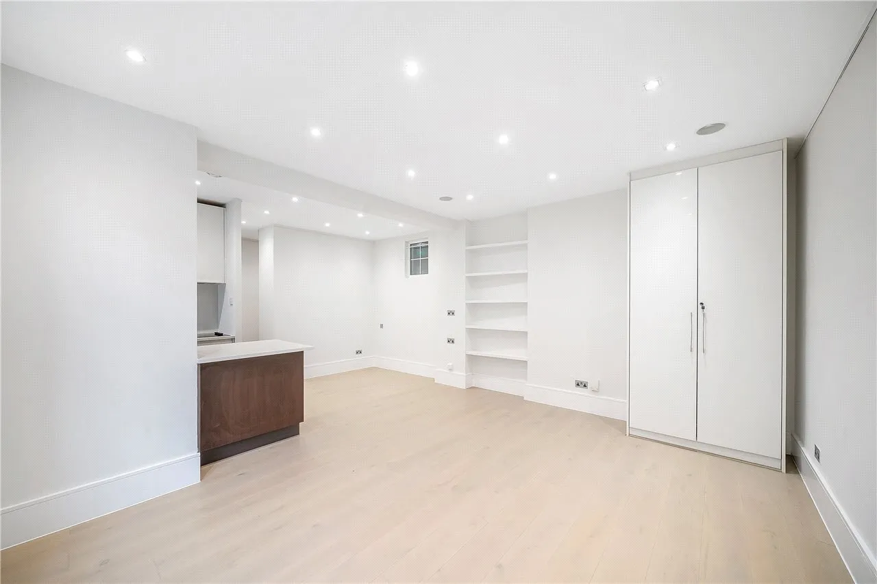 Kenton Court, Kensington High Street, London, W14, photo 8