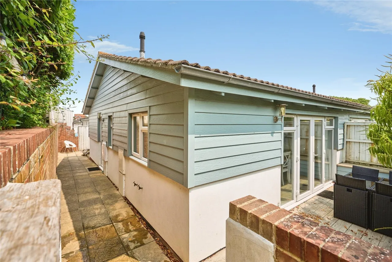 2 bed house for sale, Fort Warden Road, Totland Bay, PO39