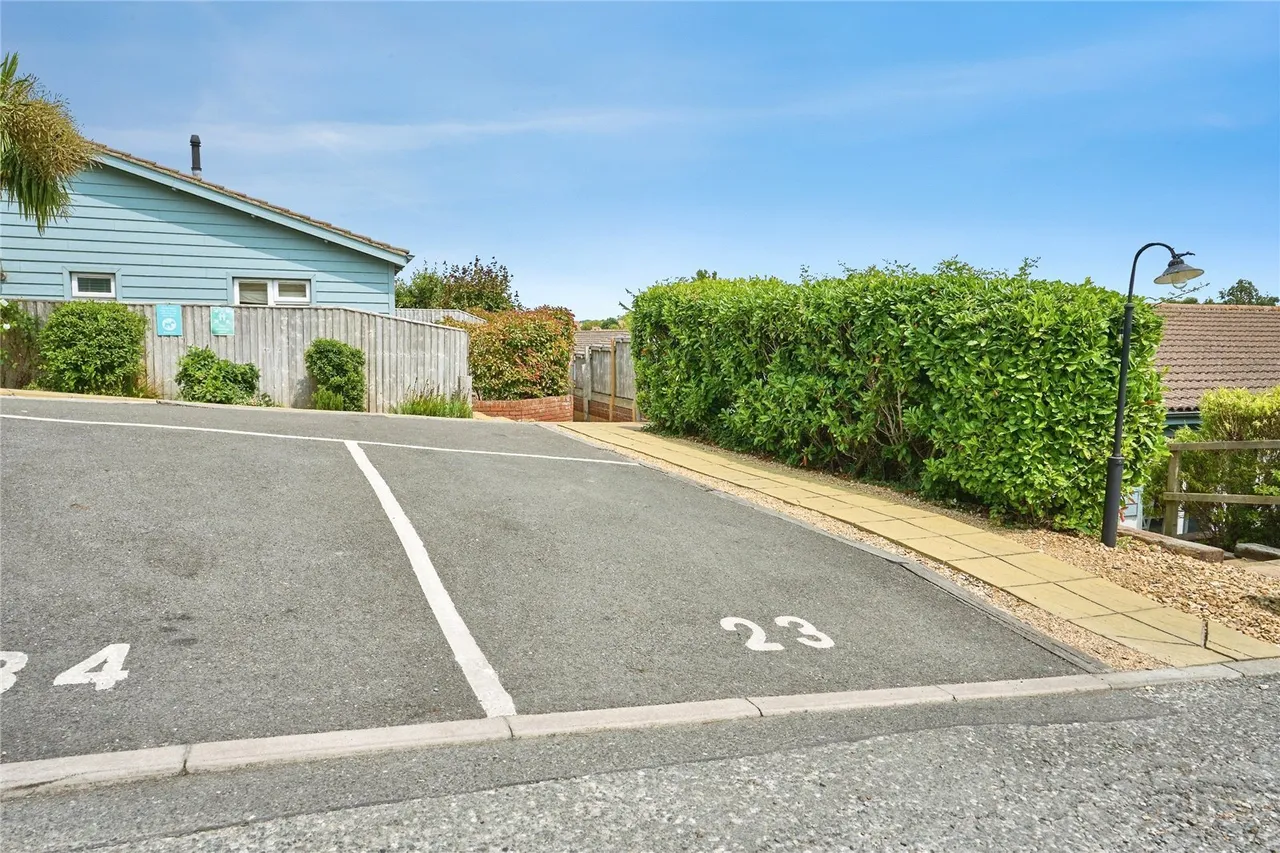 Fort Warden Road, Totland Bay, PO39, photo 12