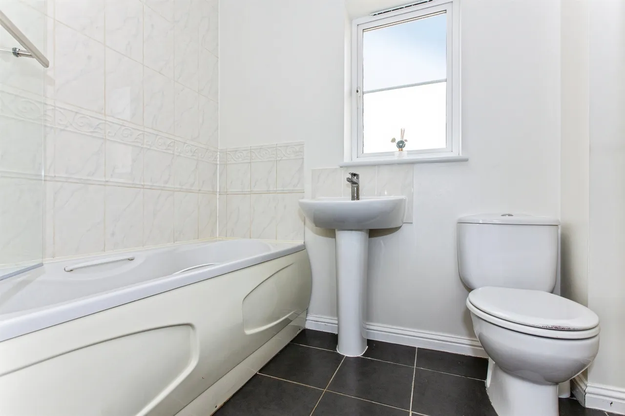 Woolthwaite Lane, Lower Cambourne, Cambridge, photo 8