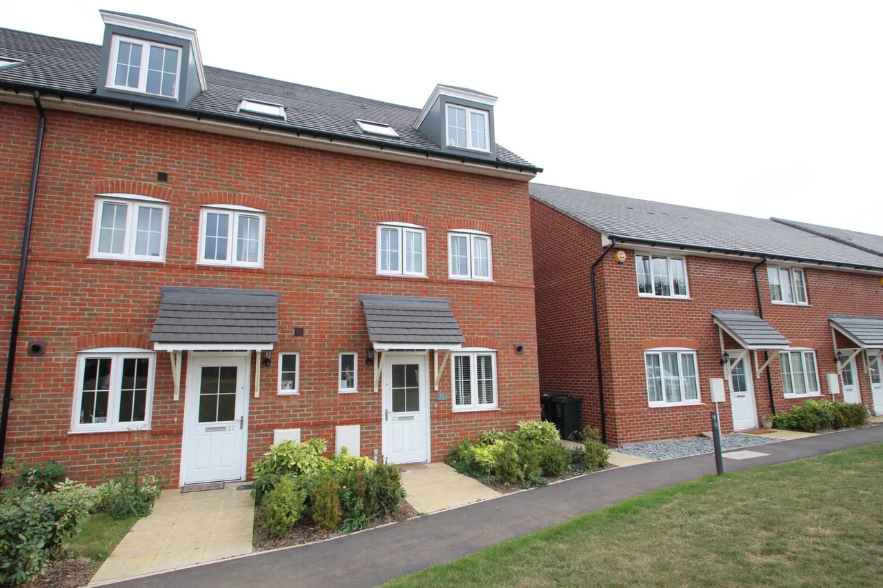 3 bed house for sale — Wilks Road, Dartford
