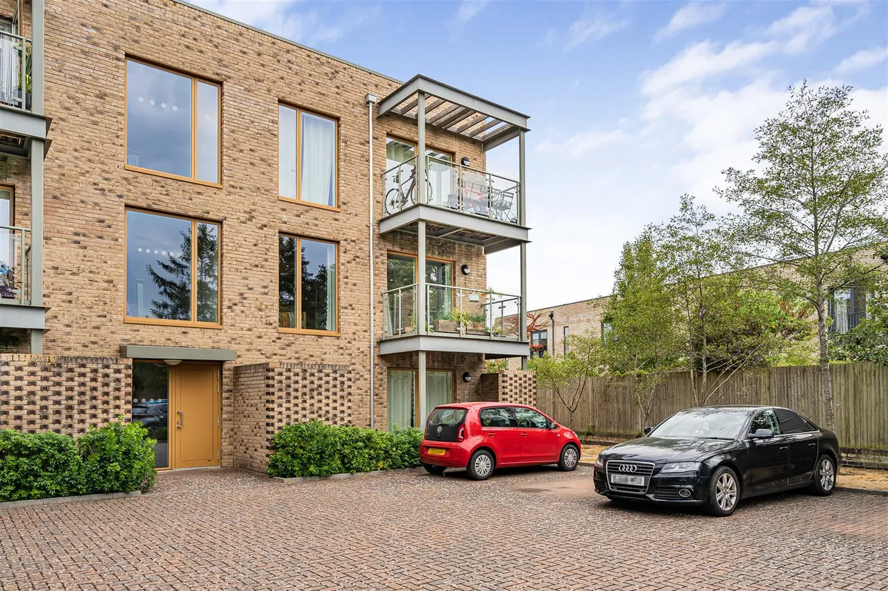 1 bed flat for sale, Austin Drive, Trumpington, CB2