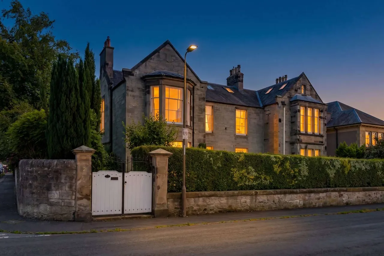 Lennox Row, Trinity, Edinburgh, EH5 3HJ, photo 2