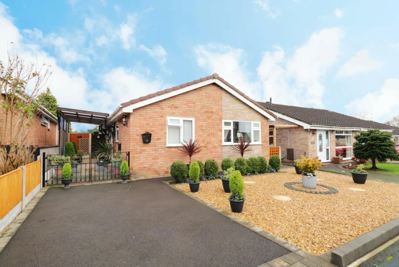 2 bed house for sale, Sharnbrook Drive, Crewe