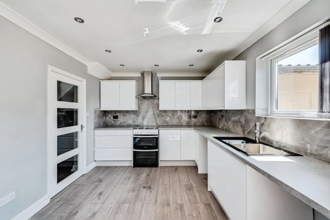 Marston Avenue, Swindon, Wiltshire, SN2, photo 8