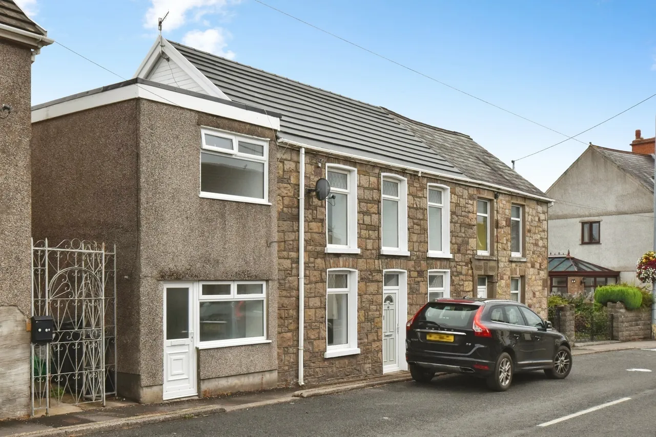 3 bed house for sale, Gwilym Road, Cwmllynfell, SA9