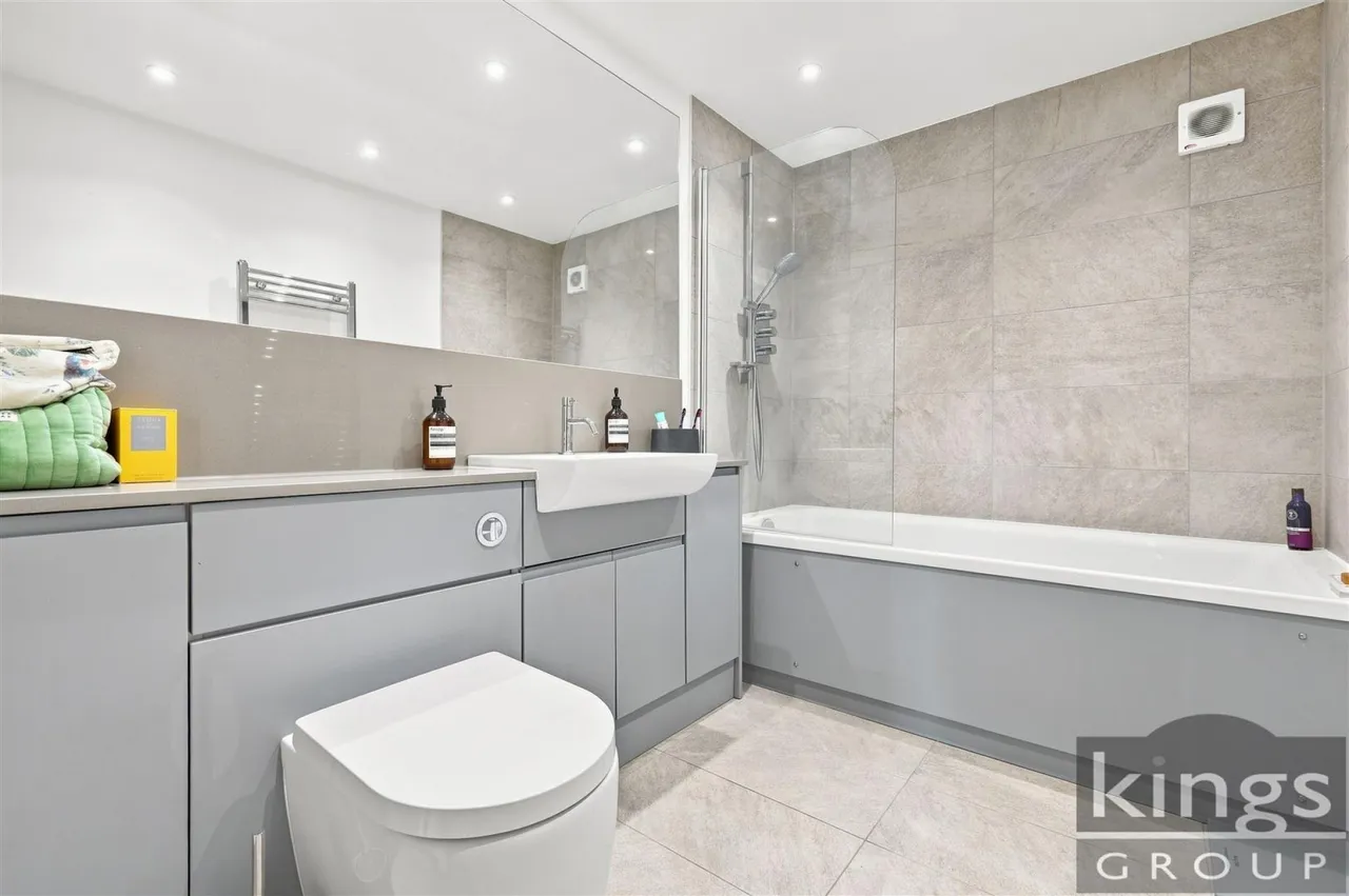 Threshers Bush, Harlow, photo 15