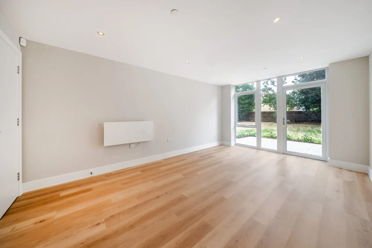 2 bed flat for sale — Thornton Road, Balham, SW12