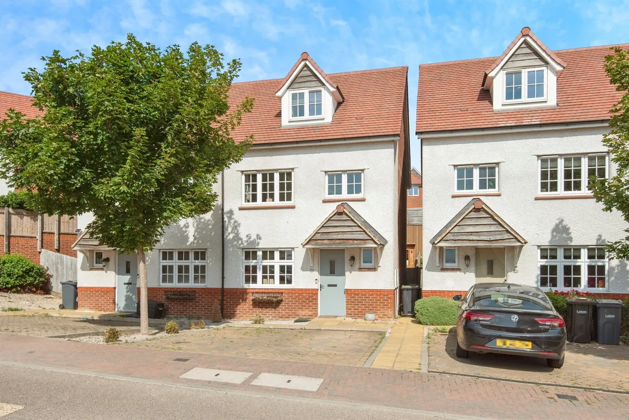 4 bed house for sale, Armstrong Road, Luton, LU2