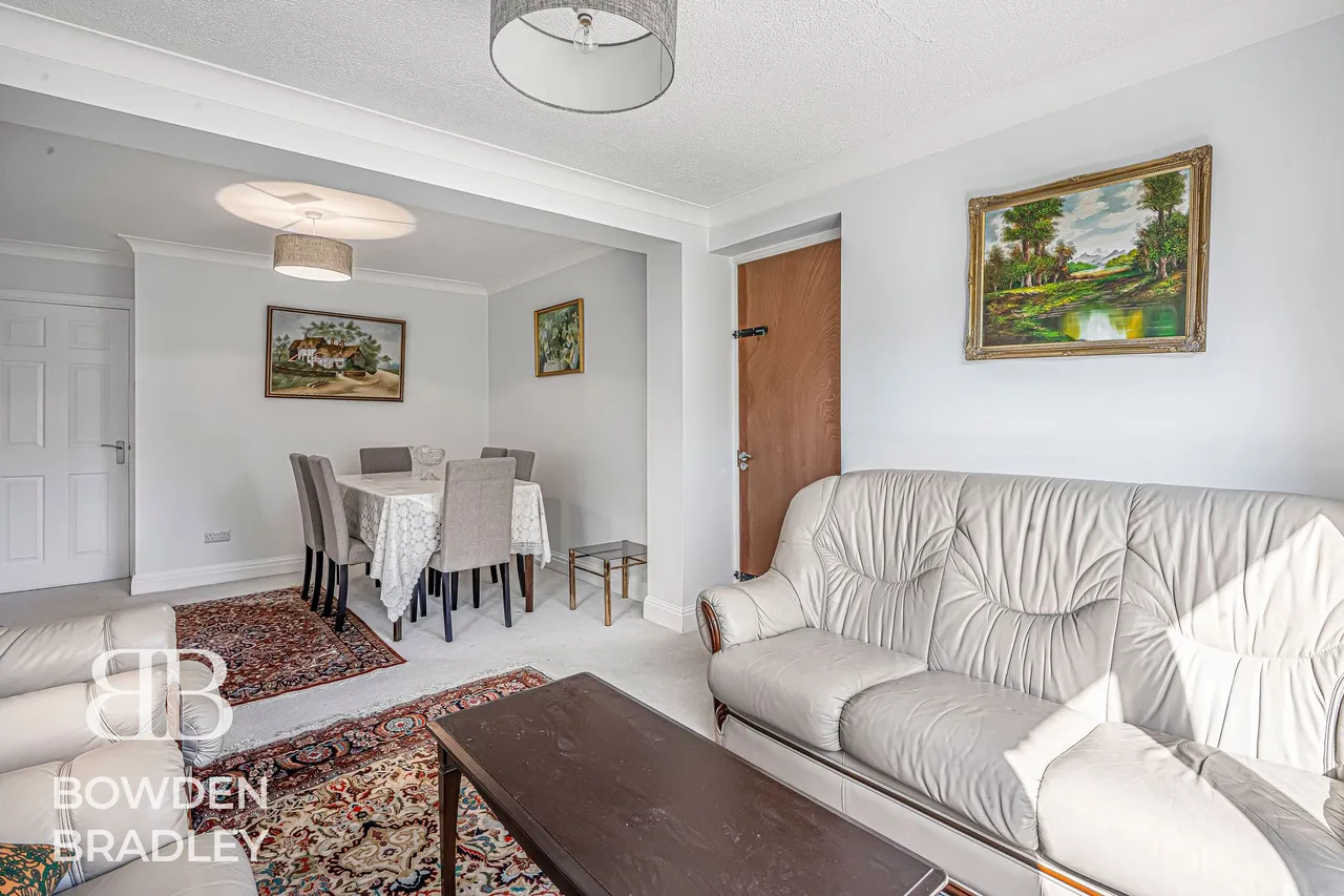 Peel Place, Clayhall, IG5, photo 2