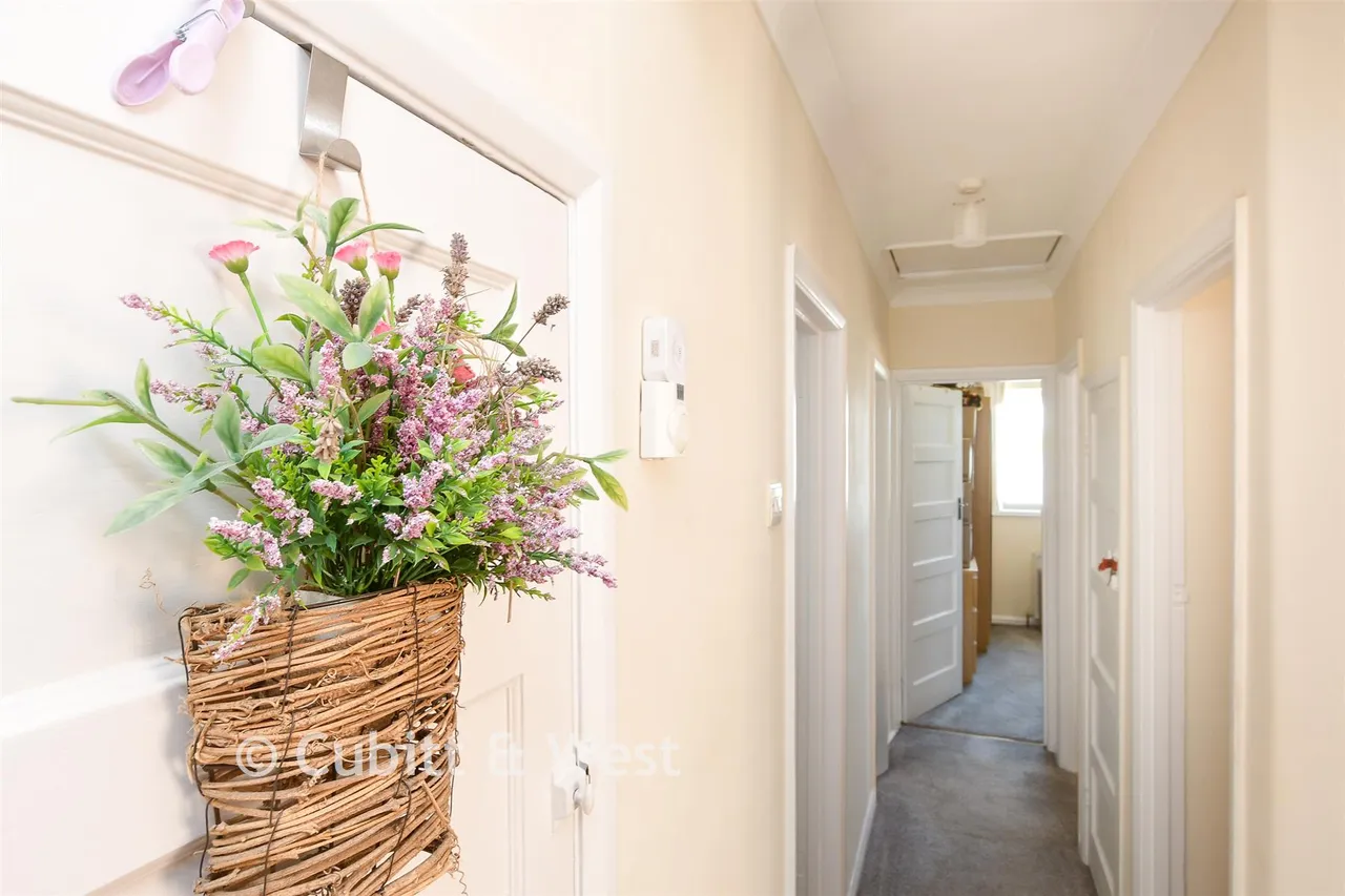 Kingsley Grove, Reigate, RH2, photo 12