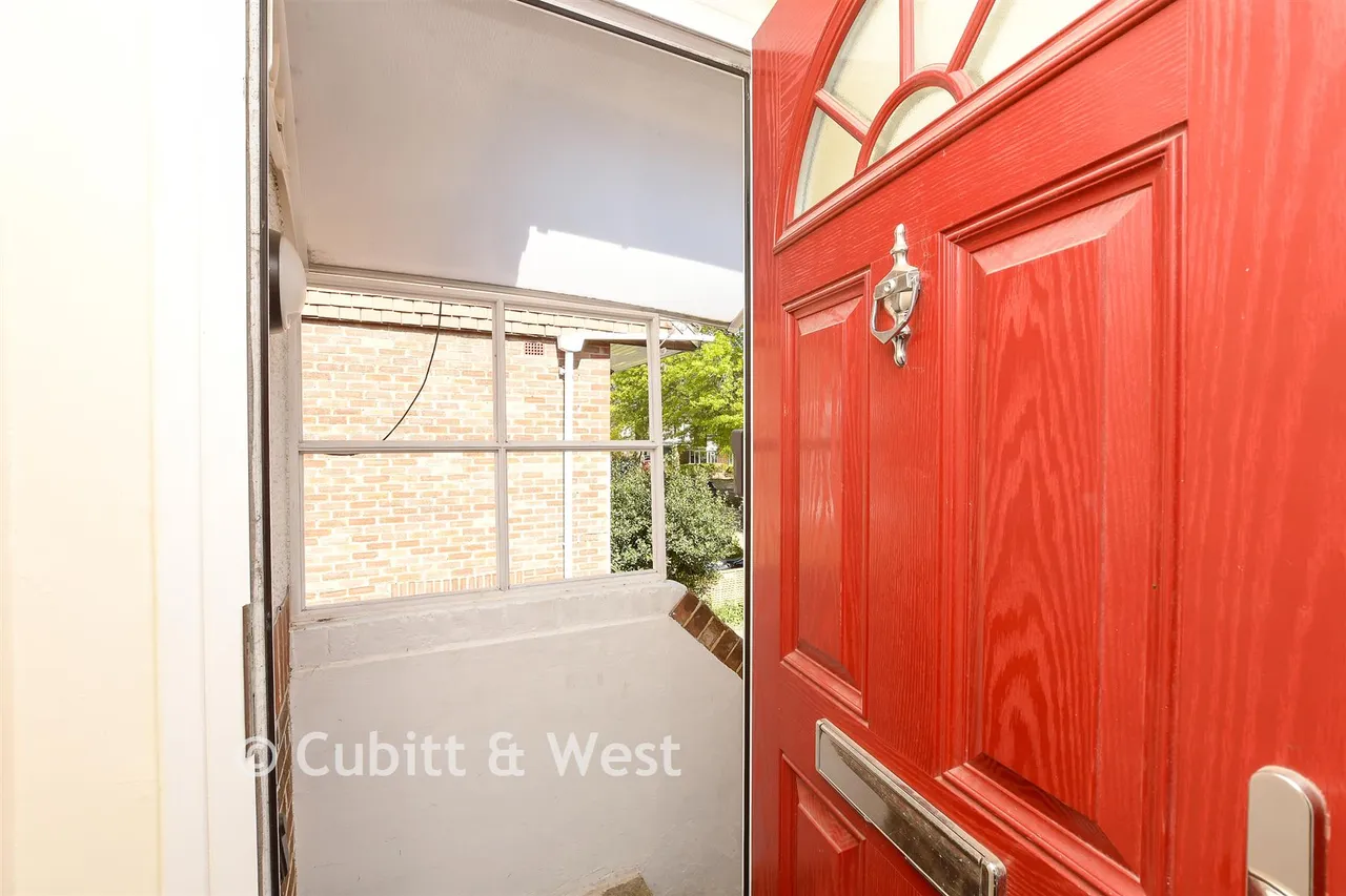 Kingsley Grove, Reigate, RH2, photo 13