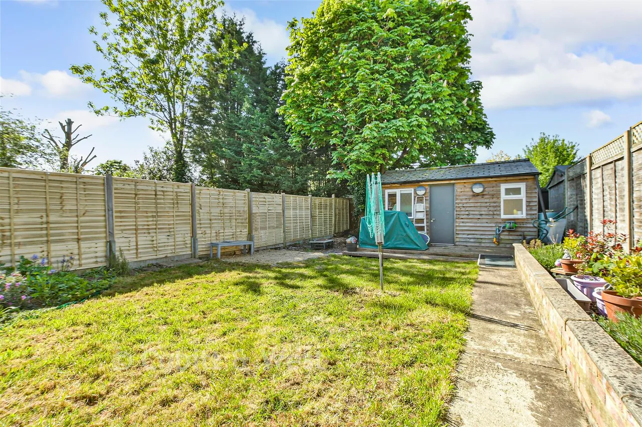 Kingsley Grove, Reigate, RH2, photo 2