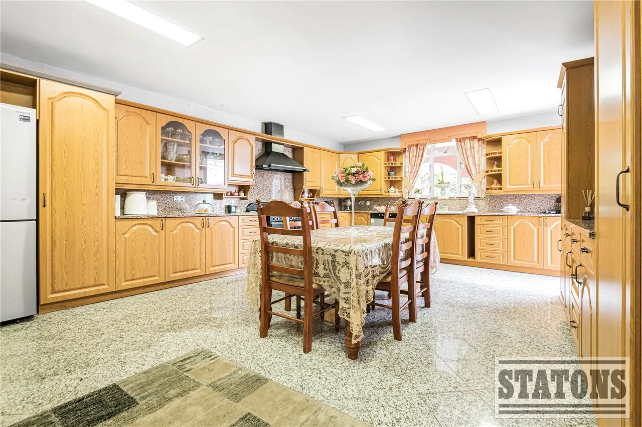 Greenbrook Avenue, Hadley Wood, EN4 0LS, photo 8