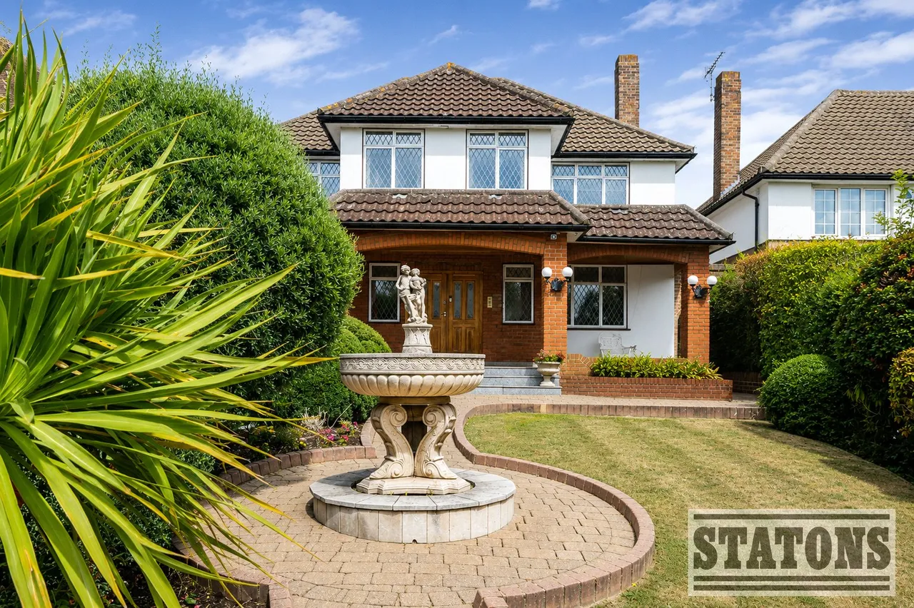 5 bed house for sale — Greenbrook Avenue, Hadley Wood, EN4 0LS