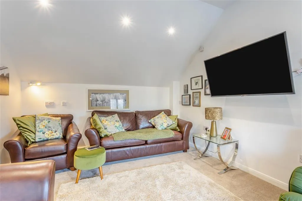 Wisbech Road, Thorney, PE6, photo 8